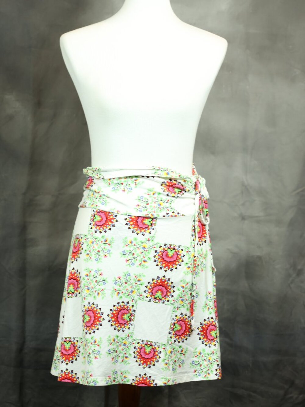 Patagonia White Floral Skirt with Medallion Print - S
